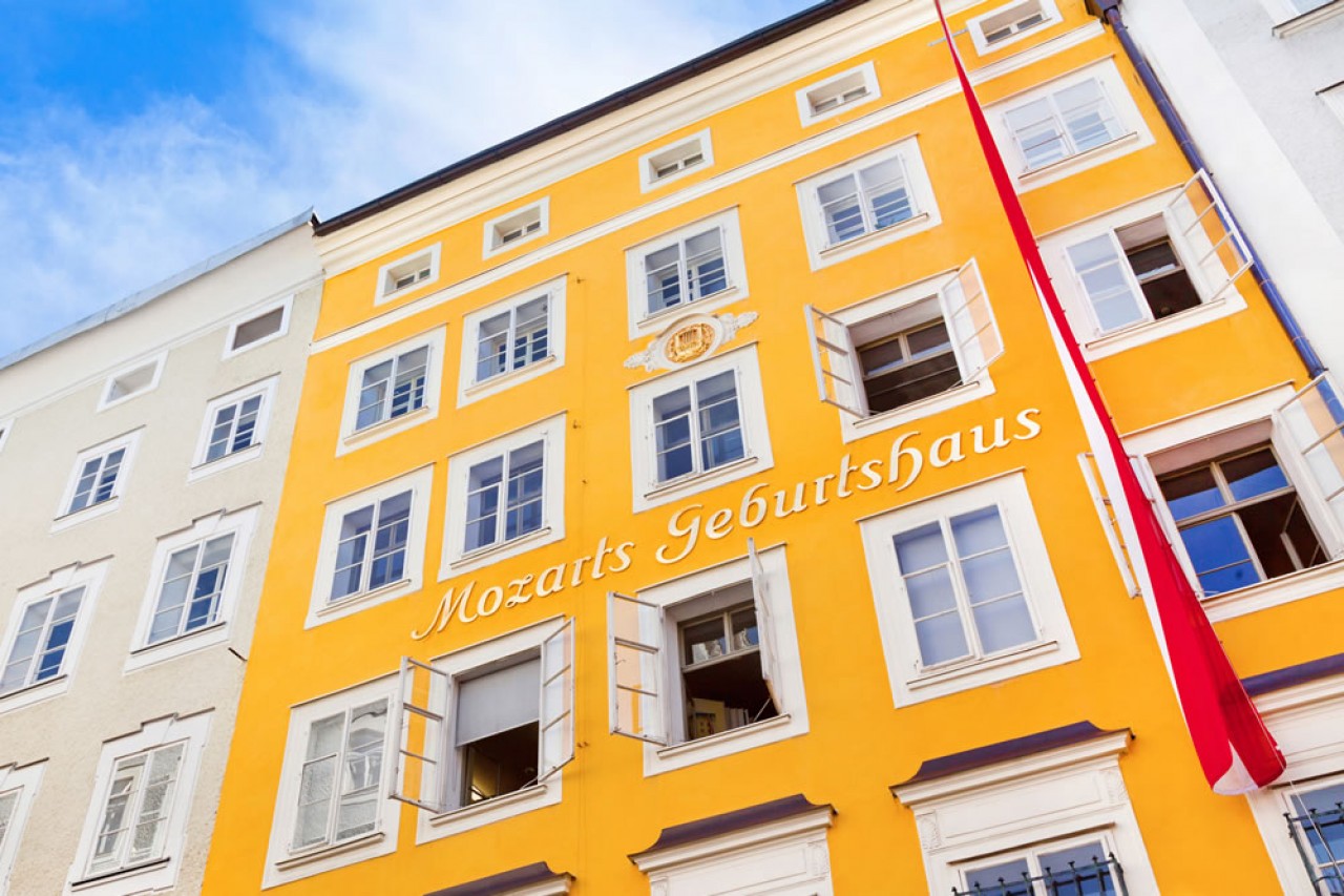 Mozarts birthplace at Getreidegasse 9